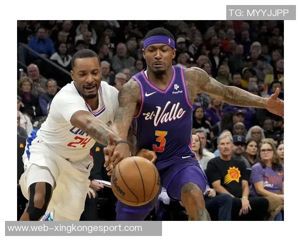 乔治开场火力全开3分钟内4投4中独取11分展现强大攻击力